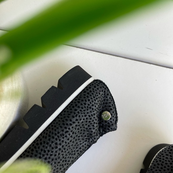 AGL🔴pointed toe flats black extra soft size 8.5 gently used - Picture 3 of 10